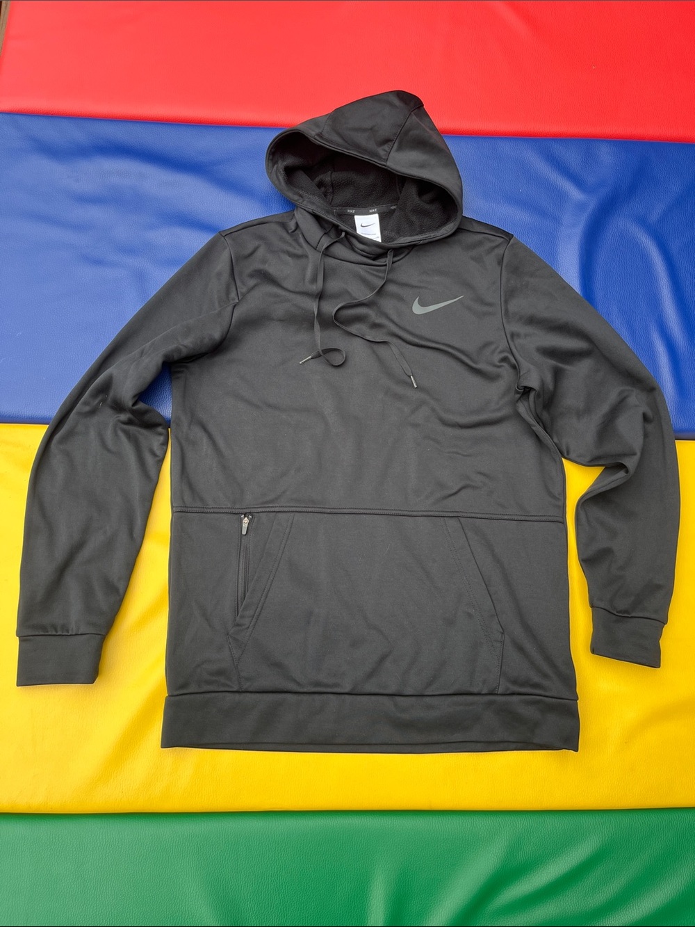 Nike therma-fit Black Men's Pullover Hoodie with Swoosh small